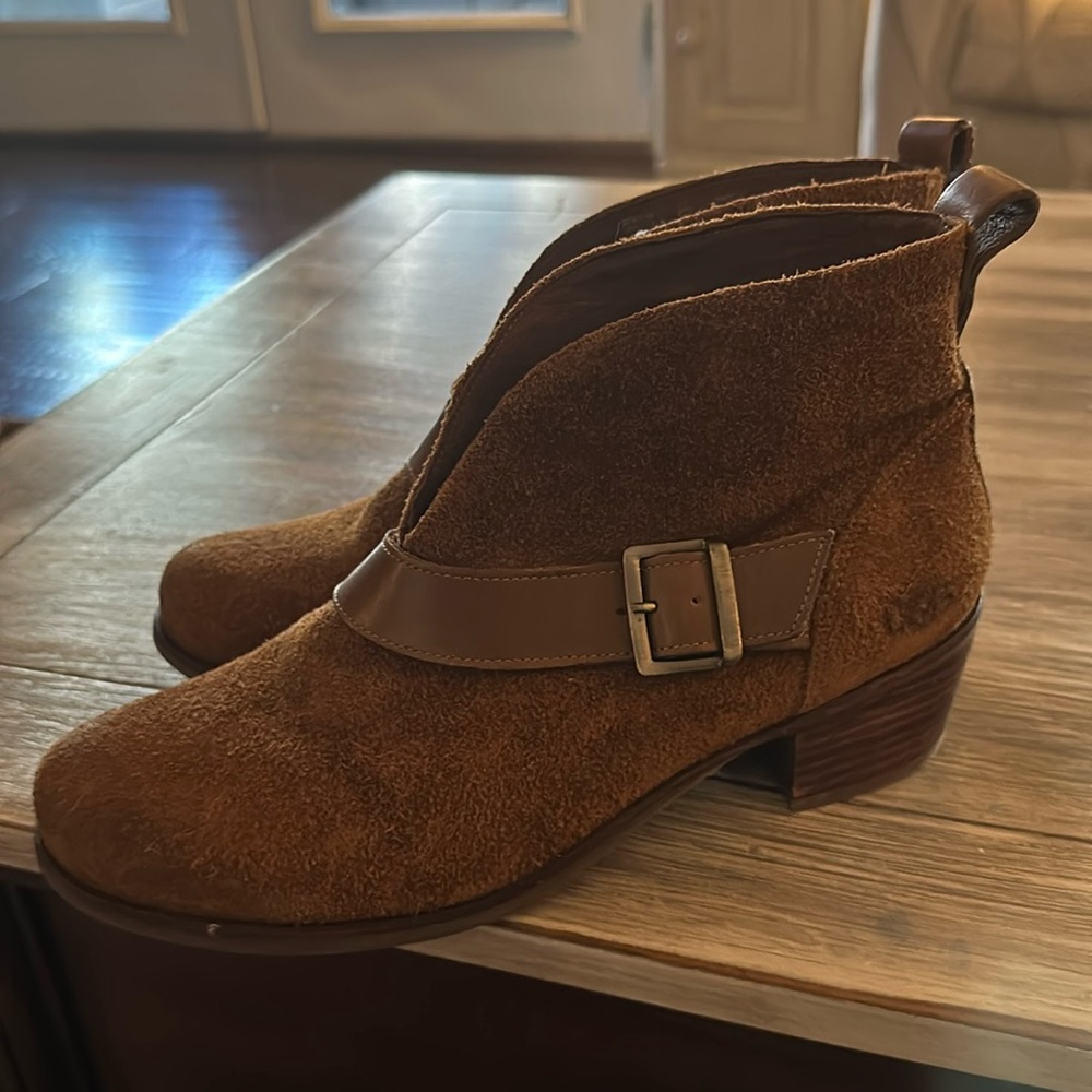 Ugg Ankle Boots 8.5 worn one time